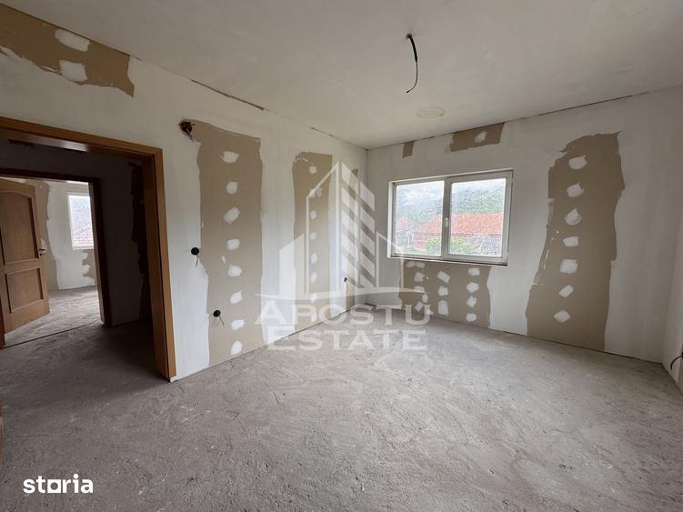 Casă cu 10 camere cu Teren 1100 Mp în Fărcădin