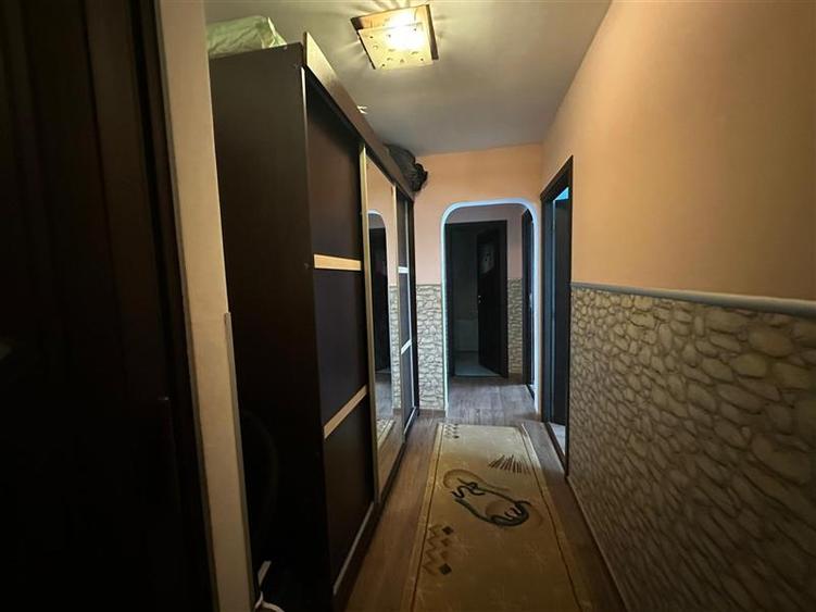 Apartament cu 3 camere decomandat în Gară