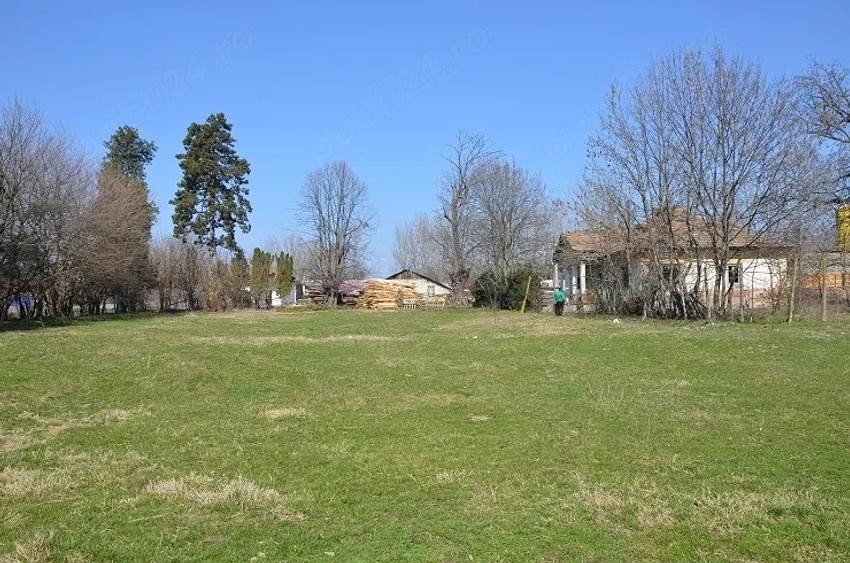 Teren de 82000 mp, în Dăești