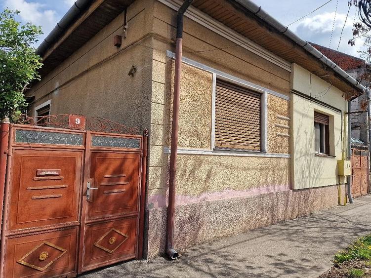 Casă cu 2 camere cu Teren 330 Mp în Lunei