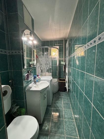 Apartament cu 3 camere semidecomandat, mobilat în UTA