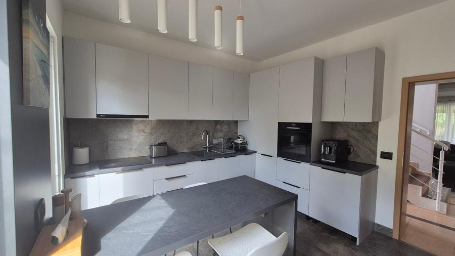 Casă individuală cu 5 camere cu Teren 595 Mp în Săcălaz