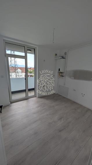 Apartament cu 4 camere decomandat în Calea Moldovei