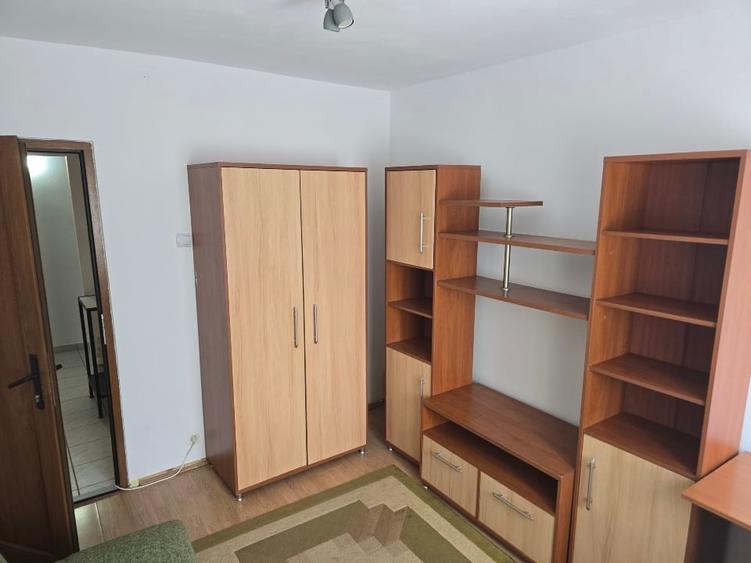 Apartament cu 3 camere decomandat, mobilat în Complex Studențesc
