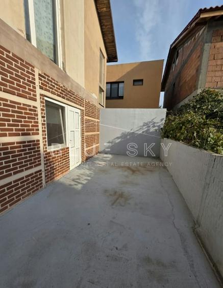 Apartament cu 3 camere decomandat, mobilat în Kamsas
