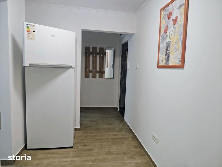 Apartament 3 camere Cantemir , 420 E/luna negociabil, Comision 50% - 10
