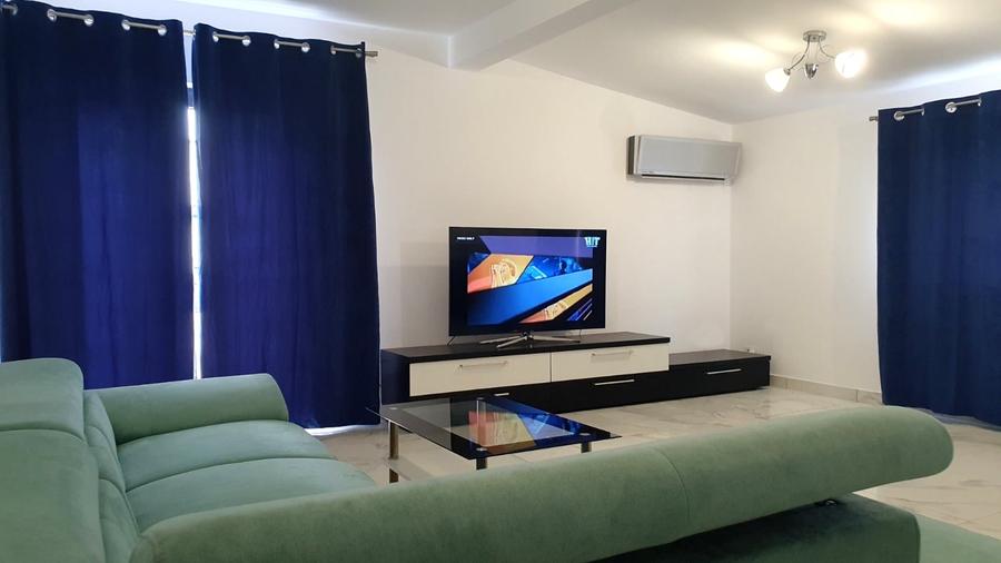 Apartament cu 3 camere decomandat, mobilat în Central