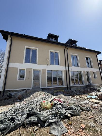 Duplex cu 5 camere cu Canalizare în 1 Decembrie 1918