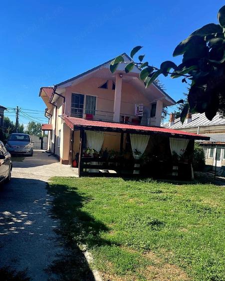 Casă cu Teren 1000 Mp în Central
