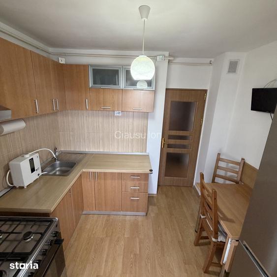 Vand apartament decomandat cu 2 camere, direct proprietar zona Piata