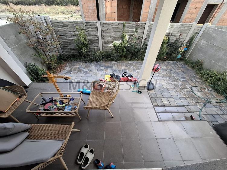 Casă cu 5 camere cu Canalizare în Giroc