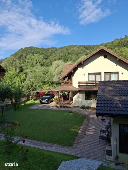 Casă cu 5 camere cu Teren 750 Mp în Dâmbul Morii