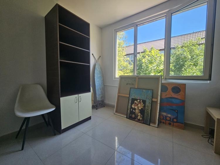 Apartament cu 4 camere decomandat în Berceni