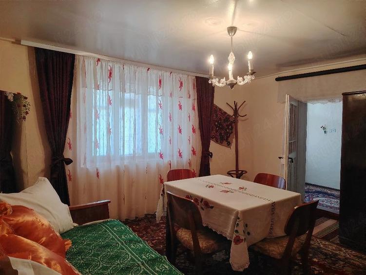 Casă cu Teren 2400 Mp în Cârja