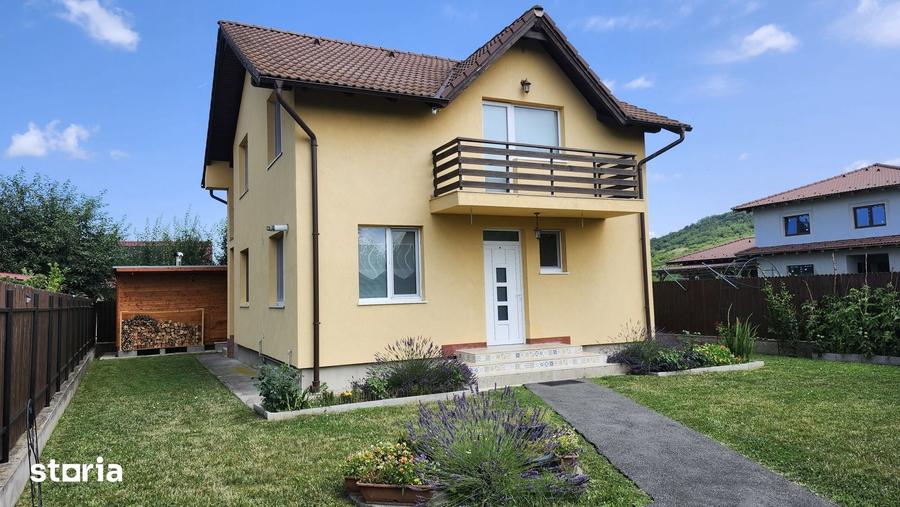 Casă cu 4 camere decomandat cu Teren 379 Mp în Unirii