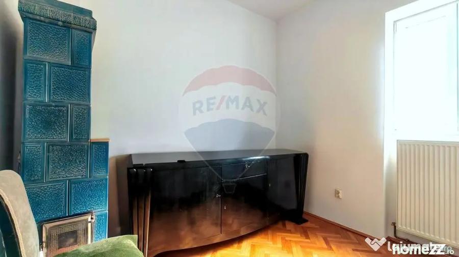 Apartament cu 4 camere semidecomandat în Domenii