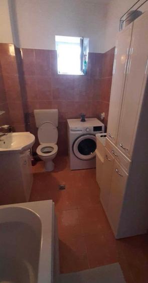 Apartament cu 3 camere decomandat în Drumul Taberei