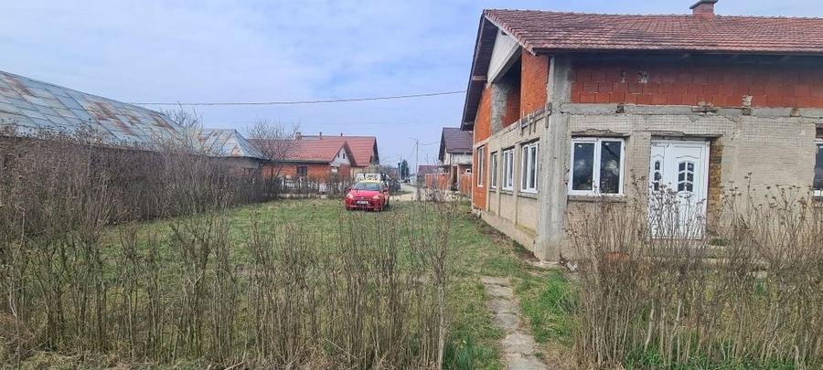 Casă cu 3 camere în Lazuri