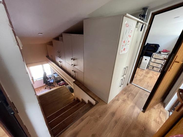 Apartament cu 3 camere semidecomandat în Apărătorii Patriei