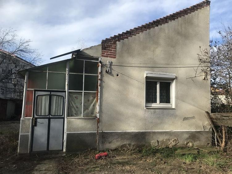 Casă cu 2 camere cu Teren 370 Mp în Micălaca