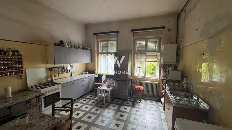 Apartament cu 5 camere decomandat în Central