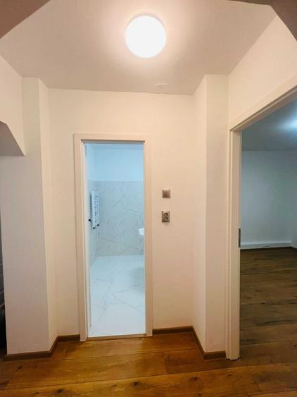 Apartament cu 4 camere decomandat în Tineretului