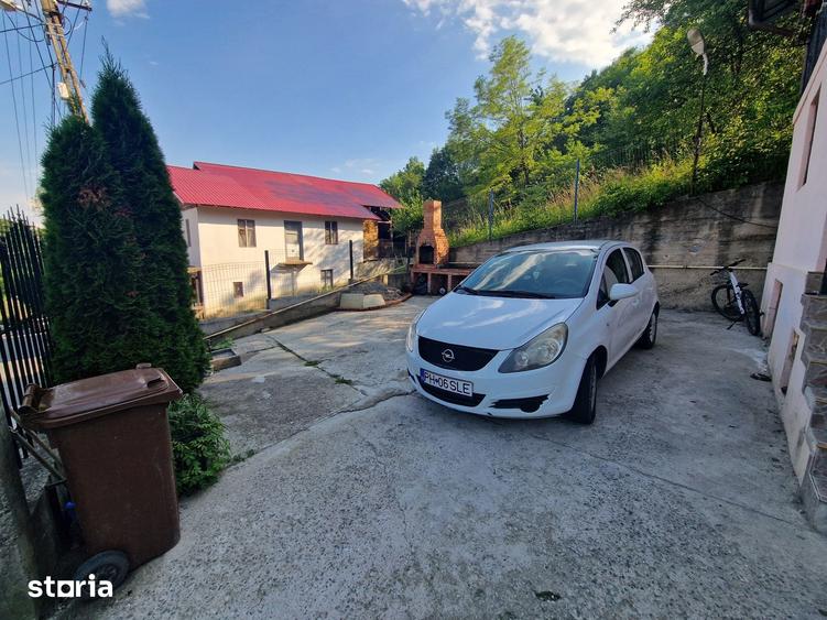 Casă cu 5 camere cu Teren 1000 Mp în Ghioșești