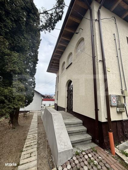 Casă cu 4 camere în Central