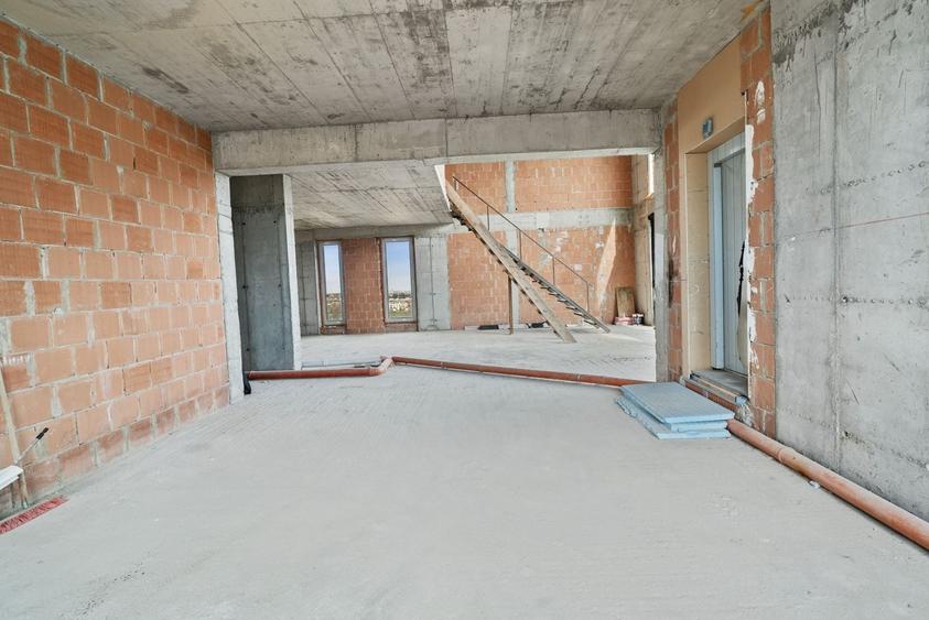 Apartament cu 6 camere decomandat în Aviației