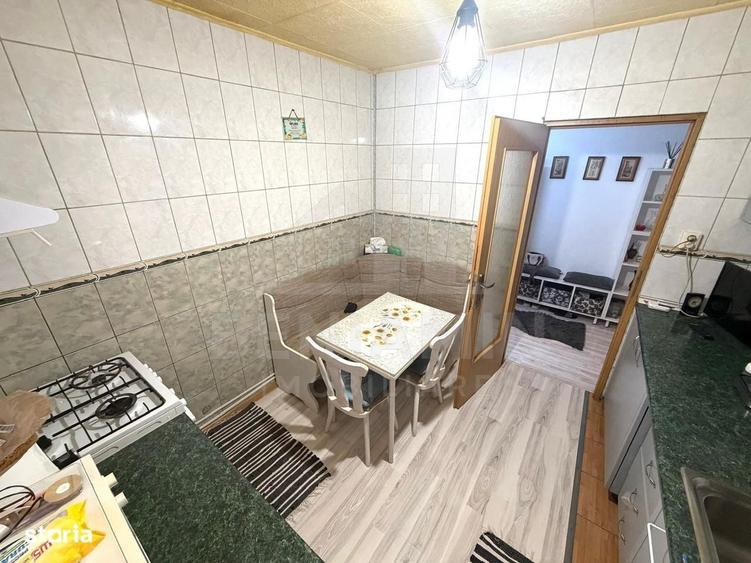 Apartament cu 3 camere semidecomandat în Valea Rosie