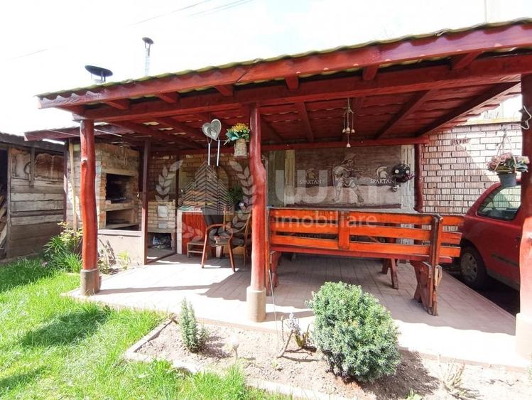 Casă individuală cu 7 camere cu Canalizare în Mărăști