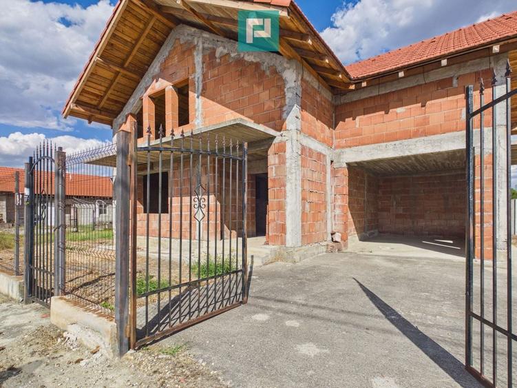Casă individuală cu 4 camere cu Canalizare în Bacova
