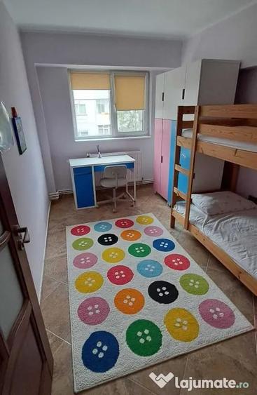 Apartament cu 3 camere decomandat în Micro 17