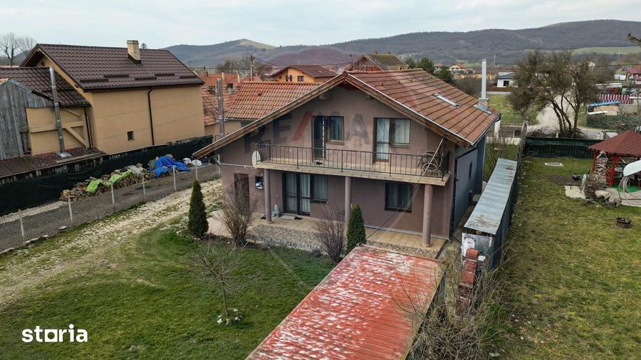 Casă cu 4 camere cu Teren 1000 Mp în Mănești