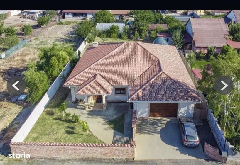 Casă cu 4 camere în Sânmihaiu Român