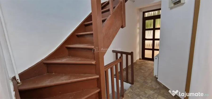 Casă cu 5 camere cu Teren 155 Mp în Muncitoresc