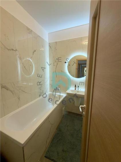 Apartament cu 3 camere decomandat în Tractorul
