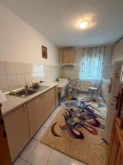 Apartament 3 camere, etaj intermediar, Radauti - 4