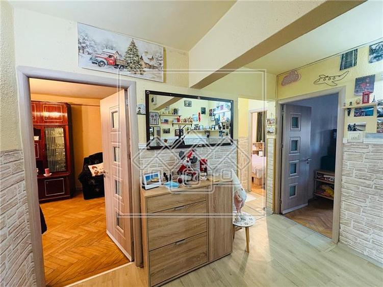 Apartament cu 3 camere decomandat în Calea Poplăcii