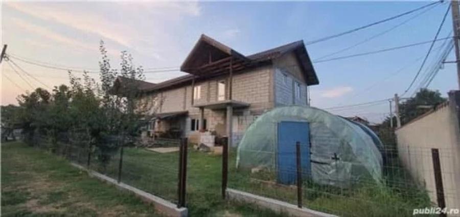 Casă cu Teren 740 Mp în Central