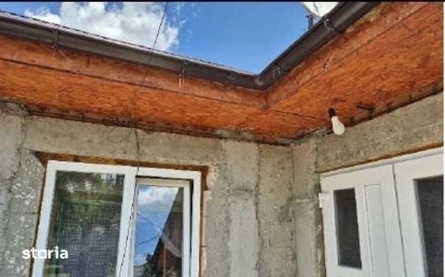 Casă cu 2 camere cu Teren 37 Mp în Golăiești
