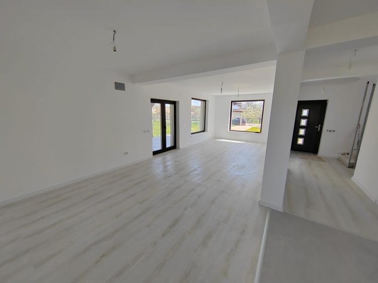 Casă individuală cu 4 camere cu Teren 530 Mp în Brebu