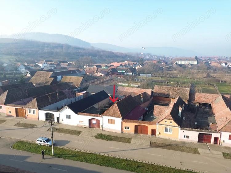 Casă cu 3 camere cu Teren 1418 Mp în Brateiu