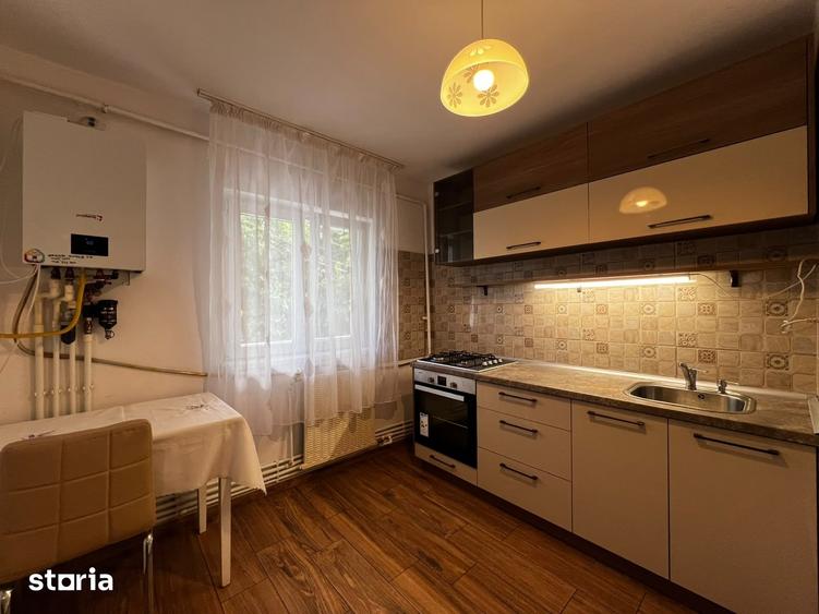 Apartament cu 3 camere decomandat în Nicolina