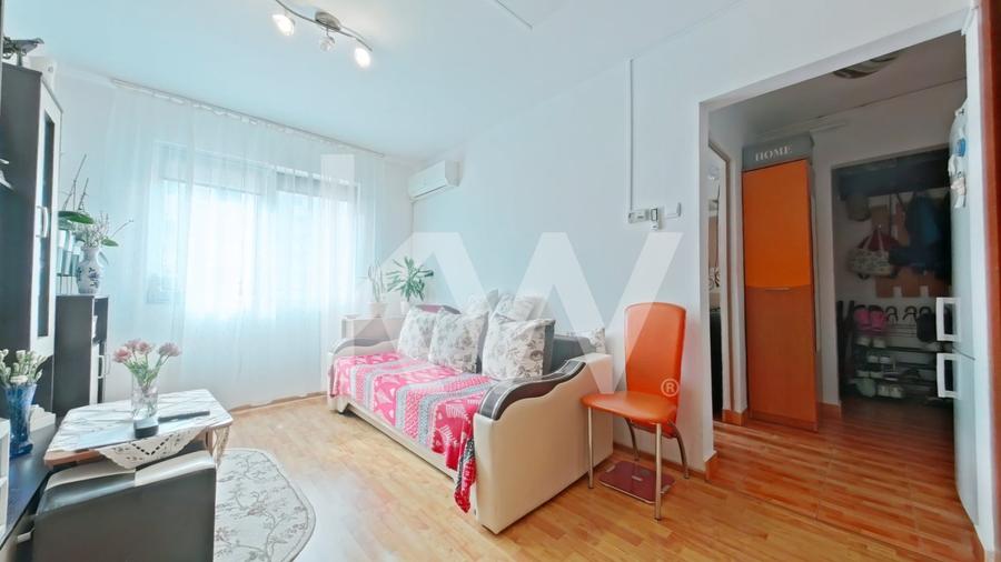 Apartament cu 3 camere nedecomandat, mobilat în Florilor