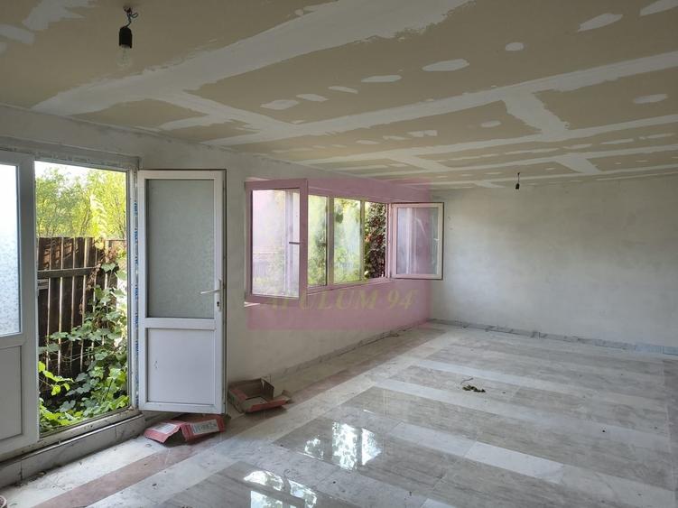 Casă cu 2 camere cu Teren 150 Mp în 1 Decembrie