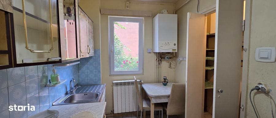 Apartament cu 2 camere semidecomandat în Centrul Civic