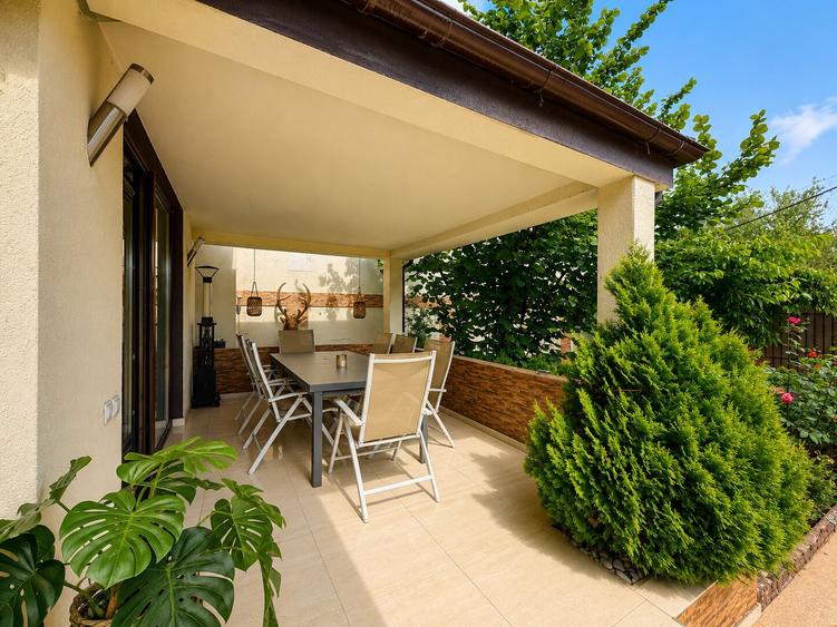 Casă individuală cu 6 camere cu Piscina în Industriilor