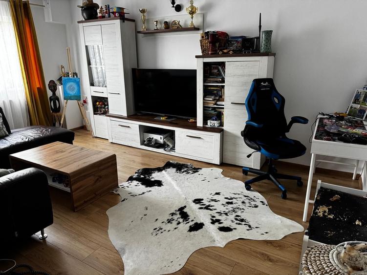 Apartament cu 3 camere decomandat în Lipovei
