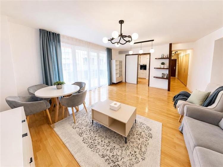 Apartament cu 4 camere decomandat, mobilat în Central